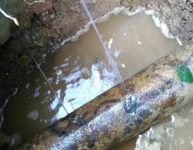 大田楼顶渗水维修公司分享下地暖漏水的原因及检测方法。